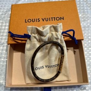 LV Confidential Bracelet size 19